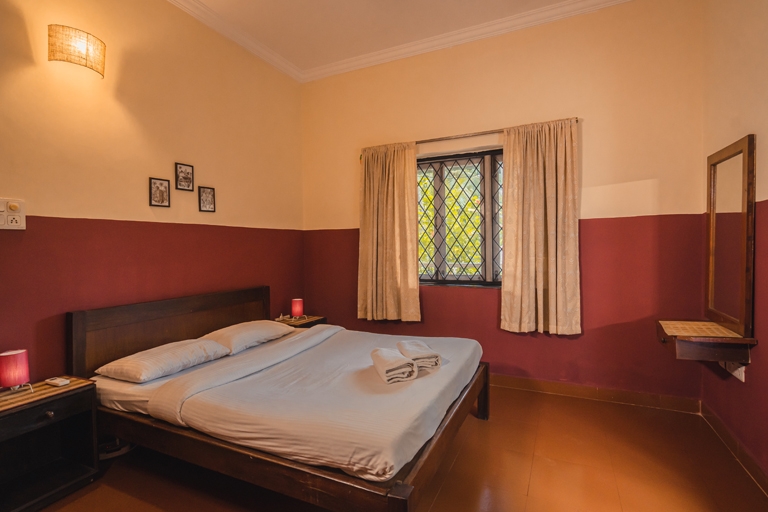 Sunshine Retreat - 2BHK Villa With Garden View | Laze Around Us